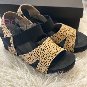 Brand new Corkys cheetah wedge!